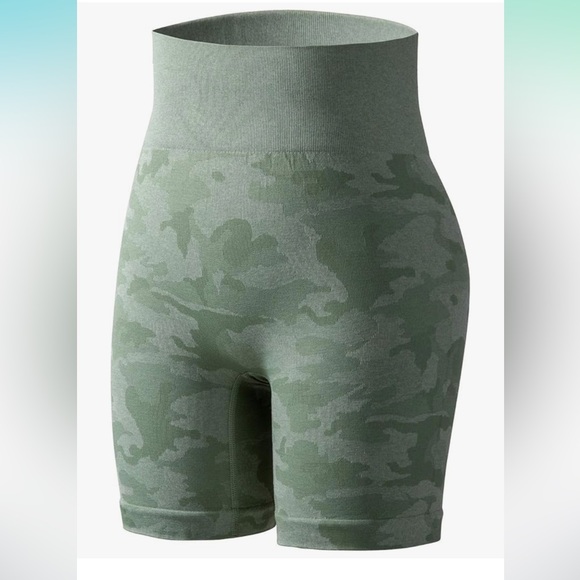 Seamless Green Camo Bike Shorts - Picture 3 of 11